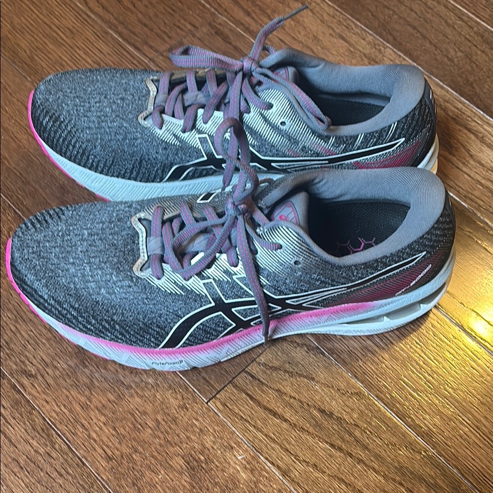 ASICS GT-2000 10s women’s size 10B